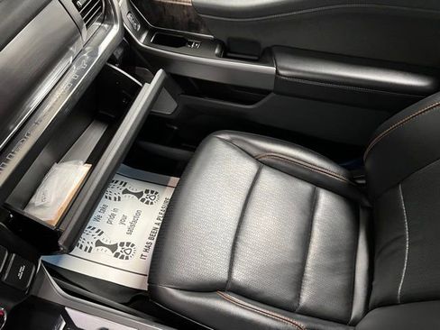 Used 2025 Ford F350 Lariat w/ Black Appearance Package image 40