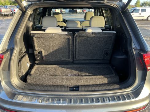 Used 2019 Volkswagen Tiguan SEL Premium R-Line FWD image 9