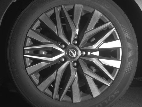 Used 2025 Nissan Altima 2.5 SV FWD image 12