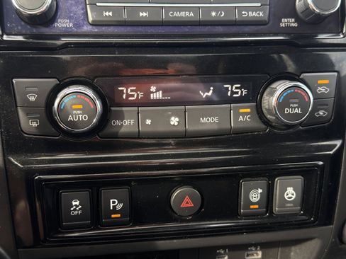 Used 2021 Nissan Titan PRO-4X w/ Pro-4x Convenience Package image 53