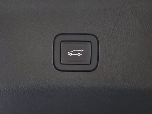 Used 2024 GMC Yukon Denali w/ Advanced Technology Package image 30