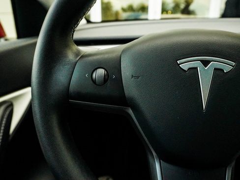 Used 2021 Tesla Model Y Long Range image 28