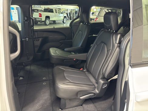 New 2026 Chrysler Pacifica Select image 34