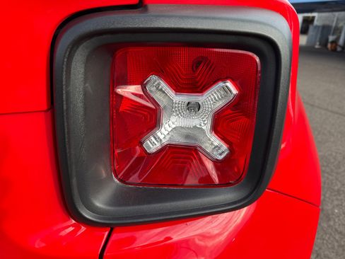 Used 2021 Jeep Renegade Sport image 26