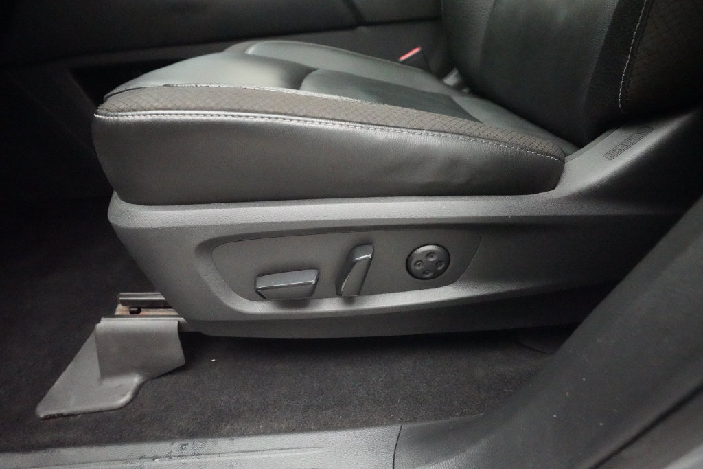 Used 2022 Nissan Pathfinder SL AWD/4WD image 28
