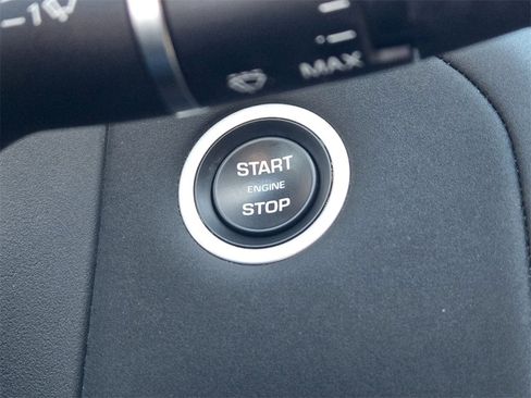 Used 2025 Land Rover Range Rover Velar Dynamic SE image 23