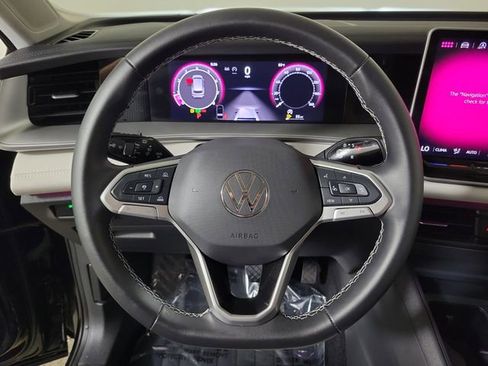 Used 2025 Volkswagen Tiguan SE FWD image 26