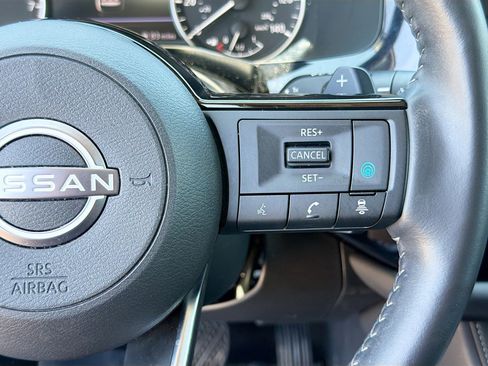 Used 2025 Nissan Pathfinder SL AWD/4WD image 39