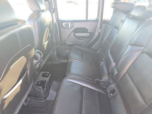 Used 2021 Jeep Gladiator Sport image 10