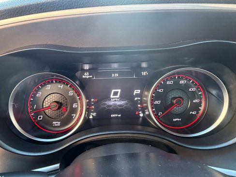 Used 2019 Dodge Charger SXT image 16
