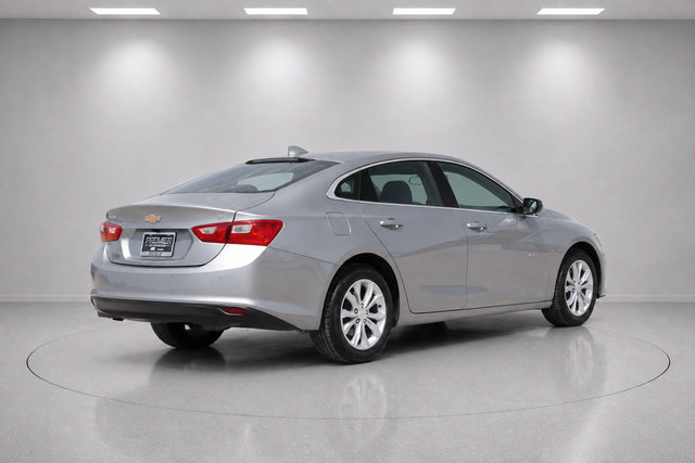 Used 2025 Chevrolet Malibu LT FWD image 3