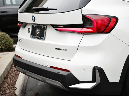 Used 2023 BMW X1 xDrive28i image 9