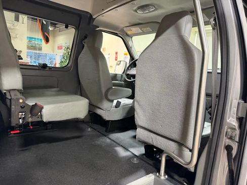 Used 2014 Ford E-250 and Econoline 250 Extended w/ Power Group image 29