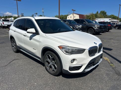 Used 2018 BMW X1 xDrive28i AWD/4WD image 3
