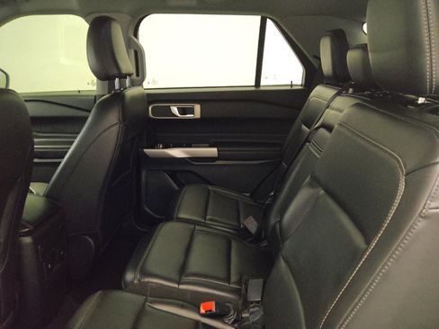 Used 2023 Ford Explorer XLT w/ Equipment Group 202A RWD image 18