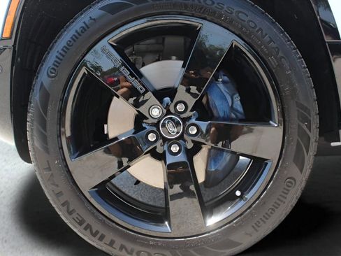 New 2025 Land Rover Defender 130 X-Dynamic SE image 9