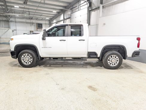 Used 2021 Chevrolet Silverado 2500 Custom w/ Custom Value Package image 6