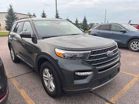 Used 2023 Ford Explorer XLT w/ Equipment Group 202A AWD/4WD image 4