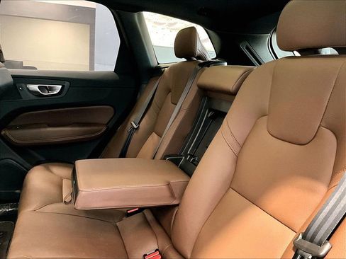 Used 2025 Volvo XC60 B5 Plus w/ Climate Package image 24