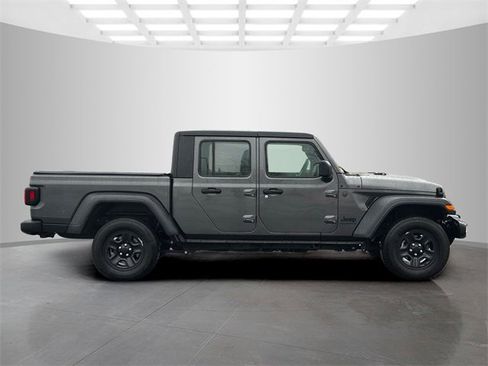 Used 2024 Jeep Gladiator Sport image 9