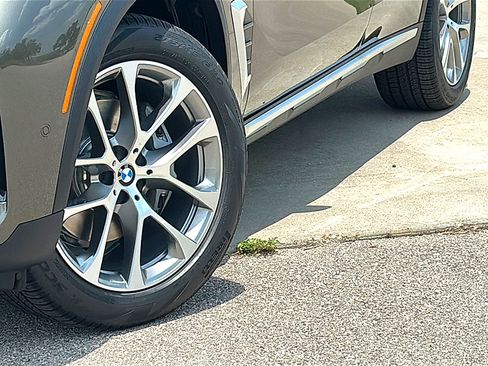 New 2026 BMW X5 xDrive40i w/ Premium Package AWD/4WD image 3