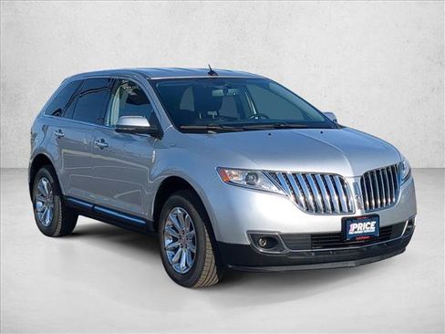 Used 2013 Lincoln MKX AWD image 3