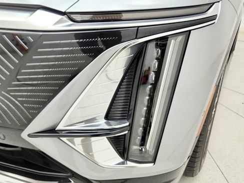 Used 2024 Cadillac Lyriq Luxury AWD/4WD image 24