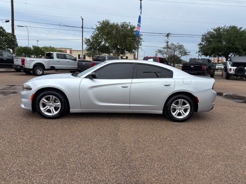 Used 2023 Dodge Charger SXT RWD image 2