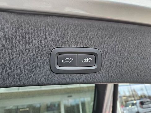 Certified 2023 Volvo C40 P8 Recharge Ultimate w/ Protection Package Premier image 12