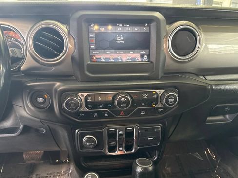 Used 2021 Jeep Gladiator Overland w/ Cold Weather Group AWD/4WD image 15