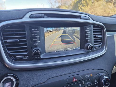 Used 2017 Kia Sorento EX image 19
