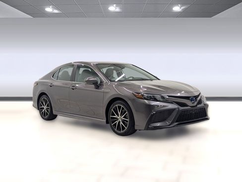 Used 2022 Toyota Camry SE image 6