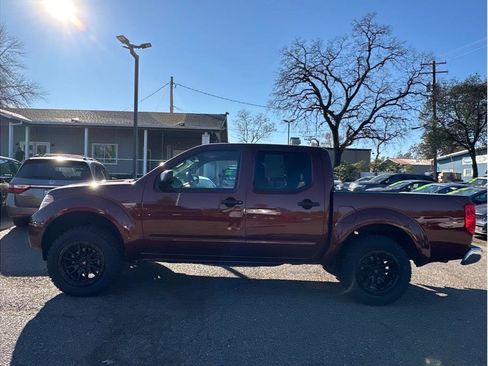 Used 2016 Nissan Frontier SV image 4