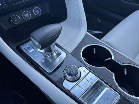 Used 2025 Genesis G70 2.5T image 43