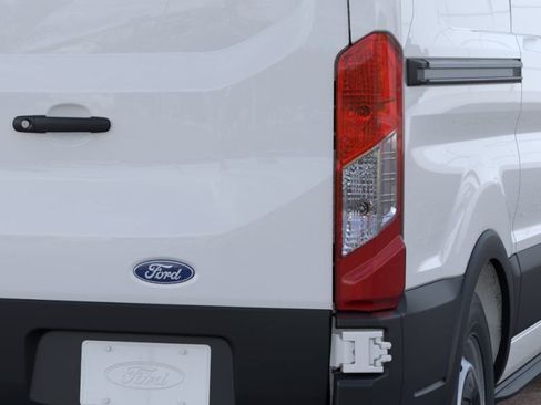 New 2026 Ford Transit 250 Low Roof RWD image 21