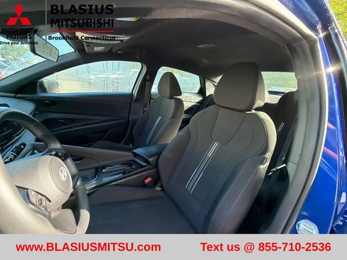 Used 2025 Hyundai Elantra Sport FWD image 13