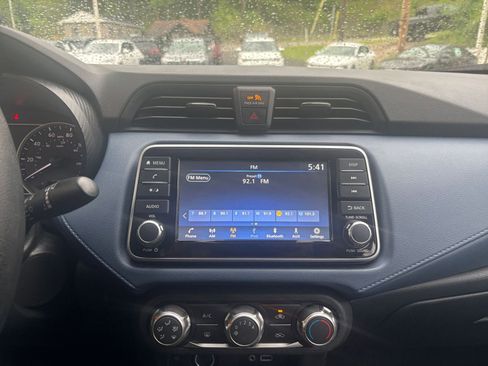 Used 2025 Nissan Versa SV FWD image 20