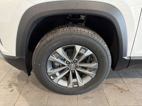 New 2026 Chevrolet Equinox LT w/ Convenience Package II image 10