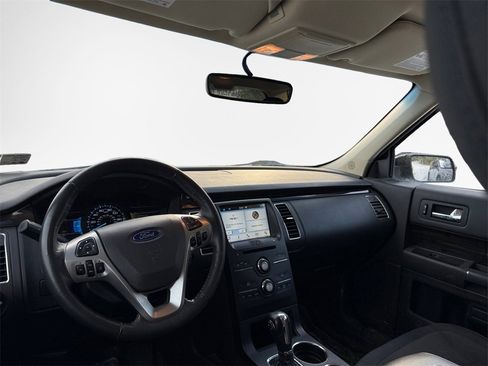 Used 2018 Ford Flex SEL image 19