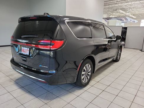 Used 2023 Chrysler Pacifica Limited image 56