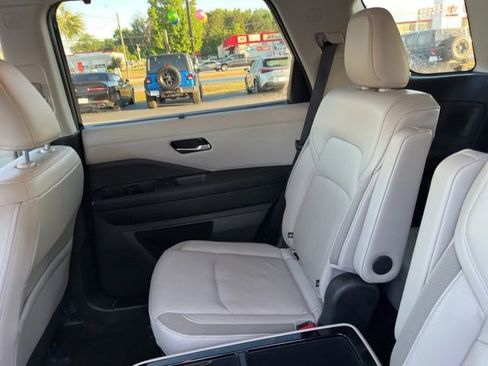 Used 2023 Nissan Pathfinder SL w/ SL Premium Package FWD image 14