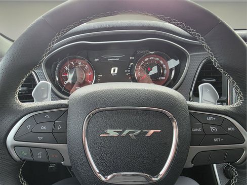 Used 2016 Dodge Challenger SRT Hellcat image 18