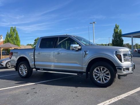 Used 2025 Ford F150 Lariat w/ Equipment Group 501A Mid image 4