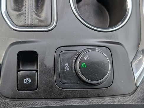 Used 2020 Chevrolet Traverse LS FWD image 22