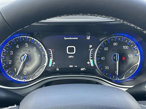 New 2026 Chrysler Pacifica Limited w/ Uconnect Theater Family Group FWD image 25
