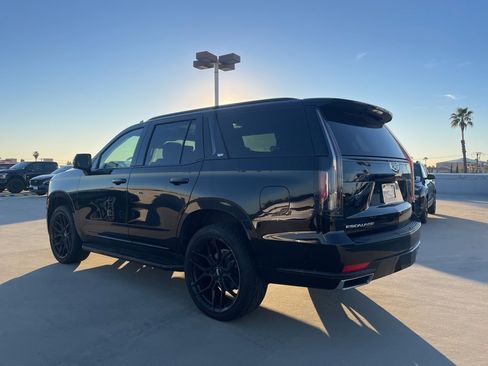 Used 2023 Cadillac Escalade Premium Luxury image 4