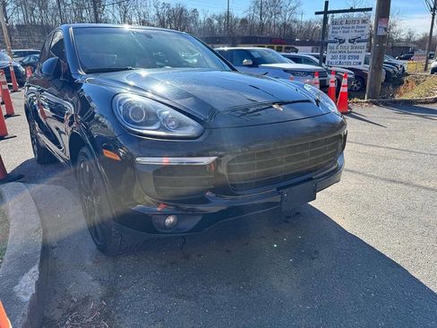 Used 2017 Porsche Cayenne Platinum Edition w/ Premium Package (PJV) image 1