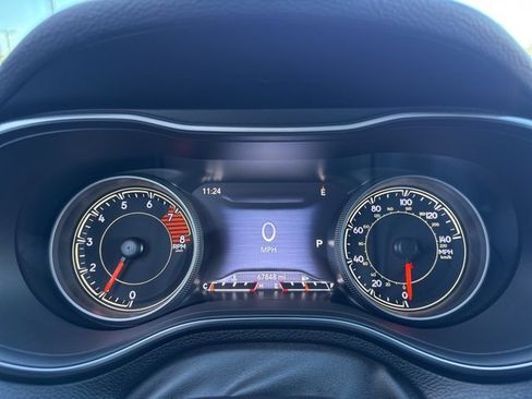 Used 2019 Jeep Cherokee Limited image 20