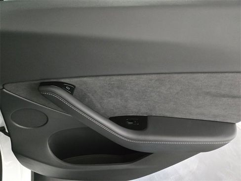 Used 2020 Tesla Model Y Long Range image 21