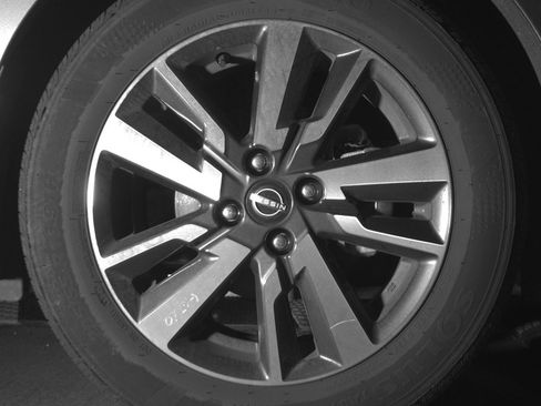 Used 2025 Nissan Versa SV image 12